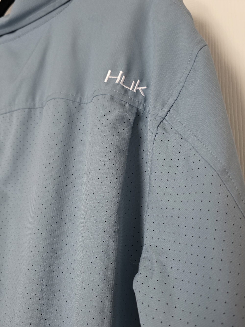 Huk Men's Light Blue Short Sleeve Fishing Shirt - Picture 6 of 6
